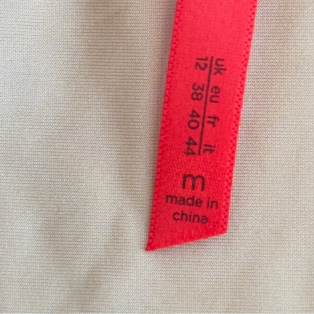 SPANX Simplicity Cross Over V-Neck Shaper - Picture 9 of 10